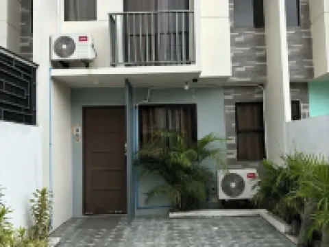 Piper's Pad-Cozy 2-bedroom - Near the Airport - Air-Conditioned. WIFI - Kitchen. Hotels in Sibulan