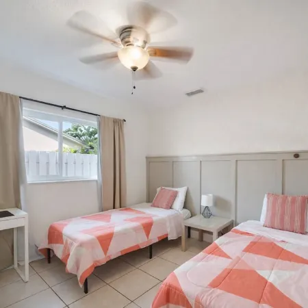 Sun-Soaked FLL Getaway • Pool • BBQ • Near Beaches