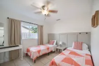 Private Pool Oasis • Sleeps 10 • Near Fll