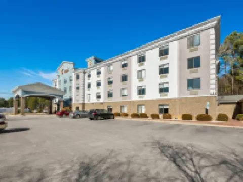 Comfort Suites Hotels in Lee County