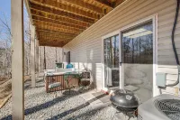 2 Mi to Dtwn Ellijay! Outdoorsy Escape w/ Hot Tub - Wifi