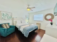 New! Lush Villa w/ Pool and King Bed Sleeps 10..