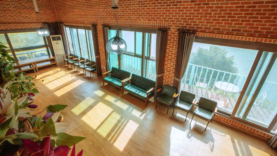 Party Room Lake Pension in Jeongeup