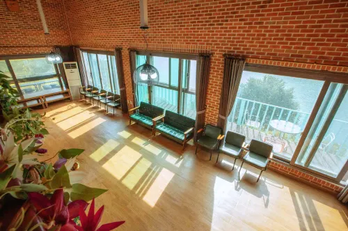 Party Room Lake Pension in Jeongeup - Wifi