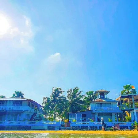 Dinuda Lagoon Hotel