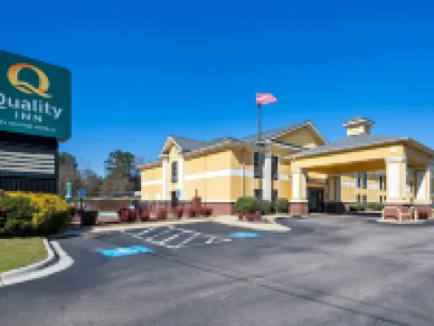 Quality Inn Alexander City Hotels in Tallapoosa County