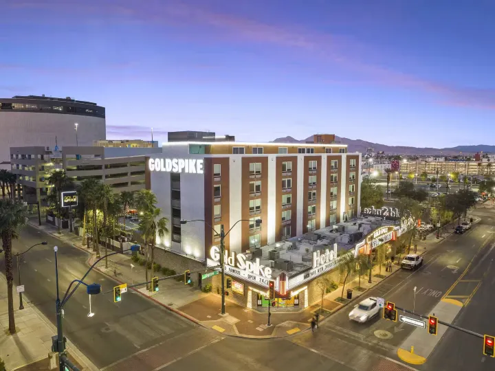 綠洲金尖-限成人飯店