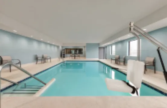 Holiday Inn Express & Suites EDMOND by IHG