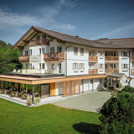 Crystls Aparthotel