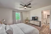 Lakefront Townville Gem w/ Boat Dock & Kayaks - balcony