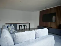 Queen Comfort Courtyard Room with Private Bathroom - 3-Star