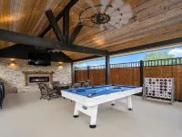 Empress Villa Retreat Hotels in Alvin