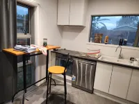 Entire flat next to park, close to uni, & city - 1 bedroom, 1 lounge, ensuit - Condos