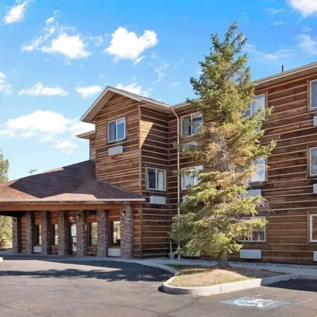 Pinedale Hotel & Suites Отели в г. Пайндейл