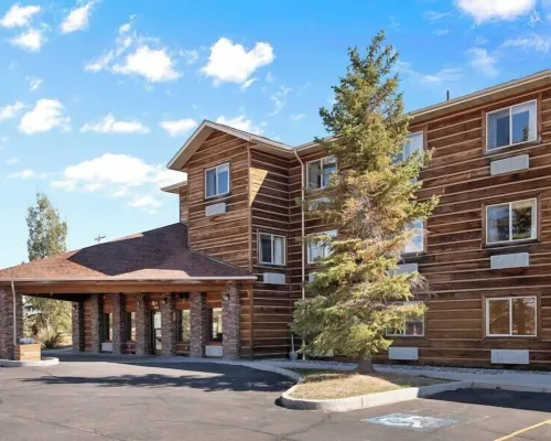 Pinedale Hotel & Suites Hotels in Pinedale