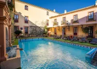 Hotel Alcázar de la Reina - カップル