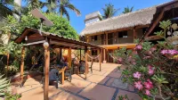 Hotelito Swiss Oasis, Playa Zicatela - Adults Only - Kitchen - Cocina - parking