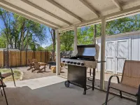 Oak Haus Group Stay w/ Fenced Yard & Game Room Hotels in Windsor