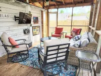 Charming cottage Pet Friendly 1 BR Tranquil Steele Wifi