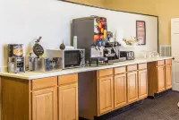 Econo Lodge - breakfast