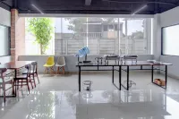 Stylish Deluxe Stay With Free Wifi and Parking