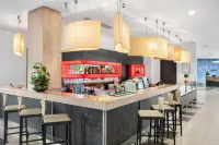 Park Inn by Radisson Sarvar Resort & Spa - ที่มีบาร์