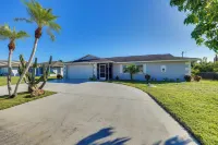 Waterfront Home w/ Boat Dock & Bar in N Fort Myers - Homestays
