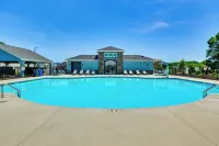 Modern Townhome w/ Private Yard in Kernersville! - 4-Star