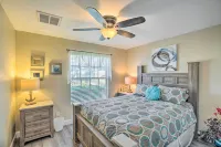 Lanai & Heated Pool: Stunning Cape Coral Getaway - Parkering