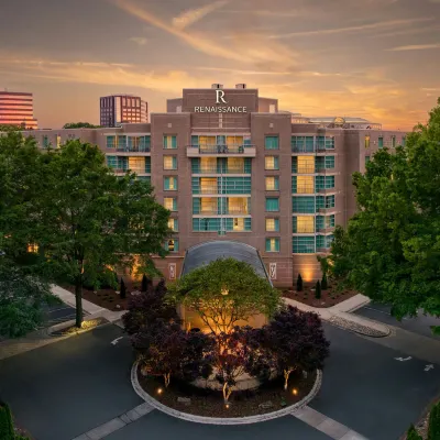 Renaissance Charlotte SouthPark Hotel Отели рядом с достопримечательностью «Торговый центр SouthPark»