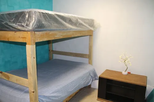 Aquí Comes Rico Airport Hostel Share Room