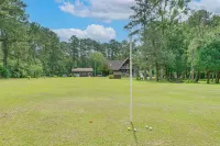 10-acre Retreat w/ Hiking! Gateway to Holden Beach - 3 estrellas