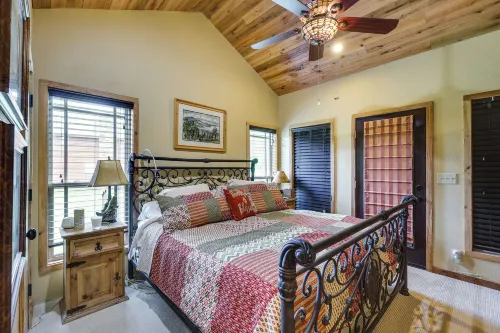 Flag Hole Riverfront Cabin Near Local Attractions! - Wifi
