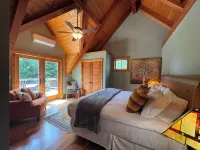 Sleeps 20! Minutes to Main St & Lakes HotTub PoolTable Pingpong FirePit AC - 4-Star