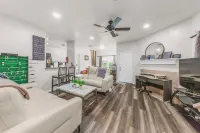Ile Ayo-Private BR with Shared Bathroom - Pensions