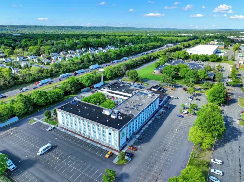 Holiday Inn - Piscataway - Somerset, an IHG Hotel - bar