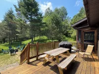 Pet Friendly! Private Lot, Only 1 Mile to Main St. Hot Tub, Pingpong, Fire Pit - 4-Star
