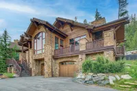 Hilltop Breck Home Hot Tub, Views and Walk to Town - bar