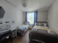 Adams Guest House - 2-Star