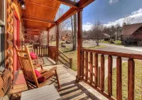 Mins to DT Gatlinburg Hot Tub Community Pool - Apartments