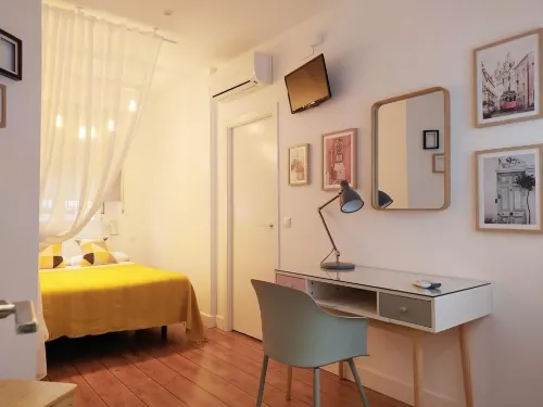 Hotel Smile & Co Hostal Boutique - guesthouses