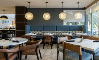 DoubleTree by Hilton Savannah Airport