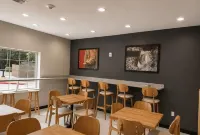 Super 8 by Wyndham Brenham TX - Uima-altaat