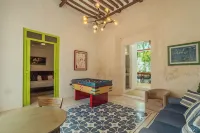 Colonial House in Downtown - 游泳池