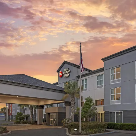 Best Western Plus Chain of Lakes Inn  Suites