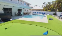 Twin Tides Large Home Heated Pool Spa Putting Green Golf Cart Tiki Bar Ping Pong Sleeps 14 - Private Pool