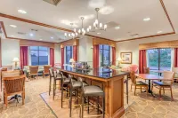 Hampton Inn Auburn - parking