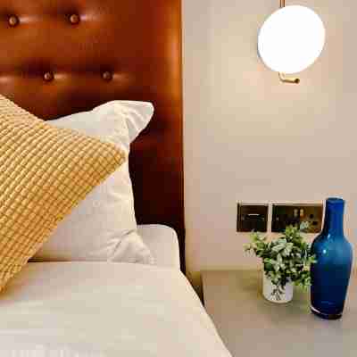 Local Gem Spacious 2BR 2BA Duplex Apartment Rooms