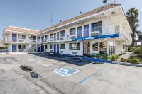 Motel 6 Modesto, CA - Pool