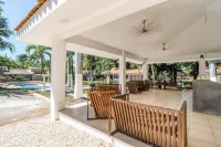 Studio w/ Resort-Style Pool, Walk to Beach! - 2つ星